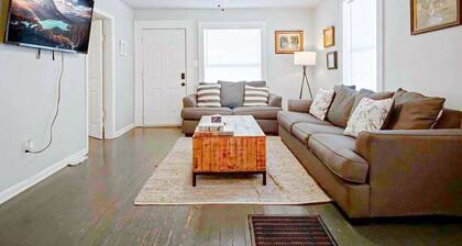 2BR Cozy House Near Plaza District