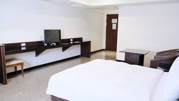 Classic Double or Twin Room, City View | Desk, laptop workspace, free WiFi