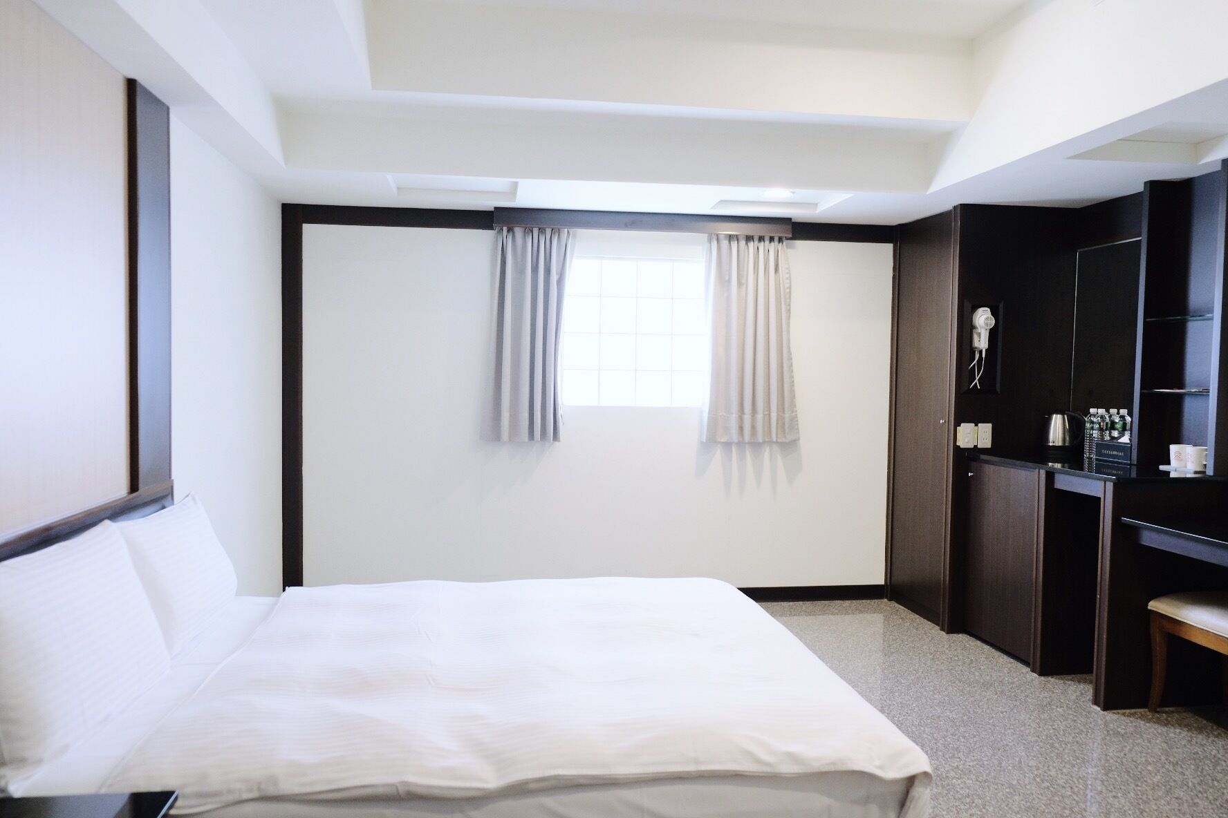 Classic Double or Twin Room, City View | Desk, laptop workspace, free WiFi
