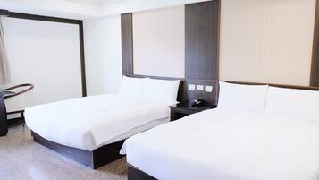 經典四人房 | 書桌、筆電工作空間、免費無線上網