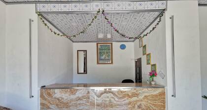 OYO 94248 Hotel Majest