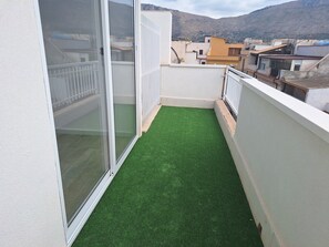 Property grounds - Comfortable accommodation in the center of Terrasini (Terrasini)