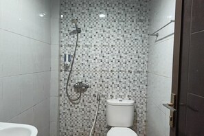 Standard-Doppelzimmer | Badezimmer