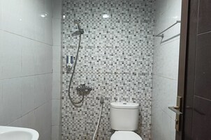 Habitación estándar doble | Baño | Toallas