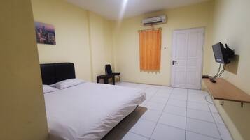 Free WiFi, bed sheets