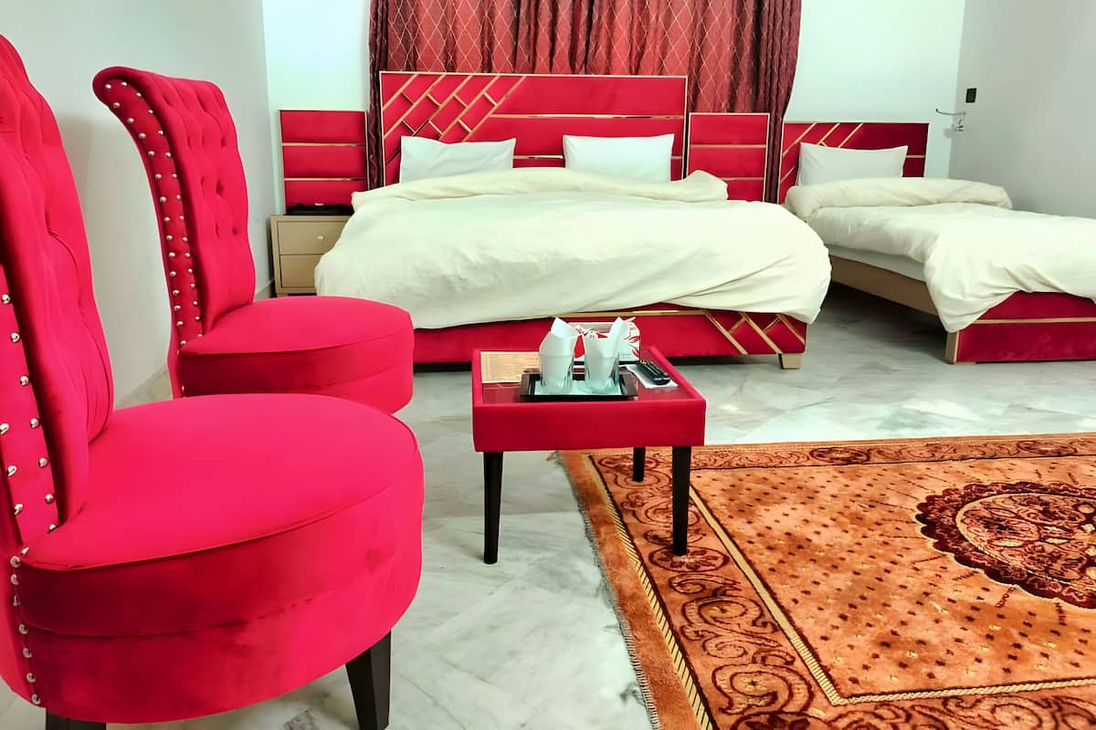 Deluxe Triple Room, City View | Soundproofing, free WiFi