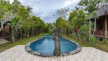 Kolam renang outdoor