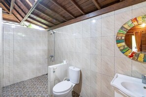 Basic Twin Room, Pool View | Bathroom