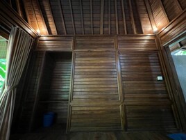 Habitación básica doble, vistas a la piscina | Armario