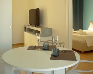 7 bedrooms, iron/ironing board, WiFi, bed sheets