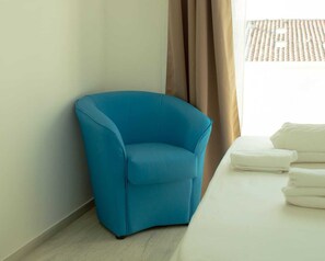 7 chambres, fer et planche à repasser, Wi-Fi, draps fournis