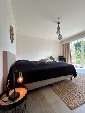 5 室のベッドルーム、セーフティボックス (室内)、アイロン / アイロン台、旅行用ベビーベッド