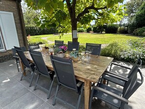 屋外ダイニングエリア