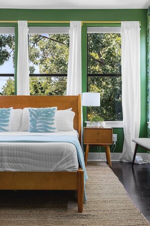 2 bedrooms, free WiFi, bed sheets - Modern Home with Rooftop Deck - Walk to Coffee, Restaurants, Brewery (Nashville)