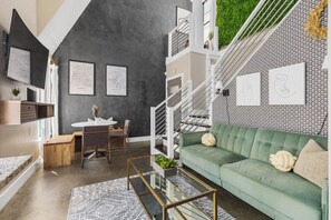 Smart TV, fireplace, books - Modern Home with Rooftop Deck - Walk to Coffee, Restaurants, Brewery (Nashville)