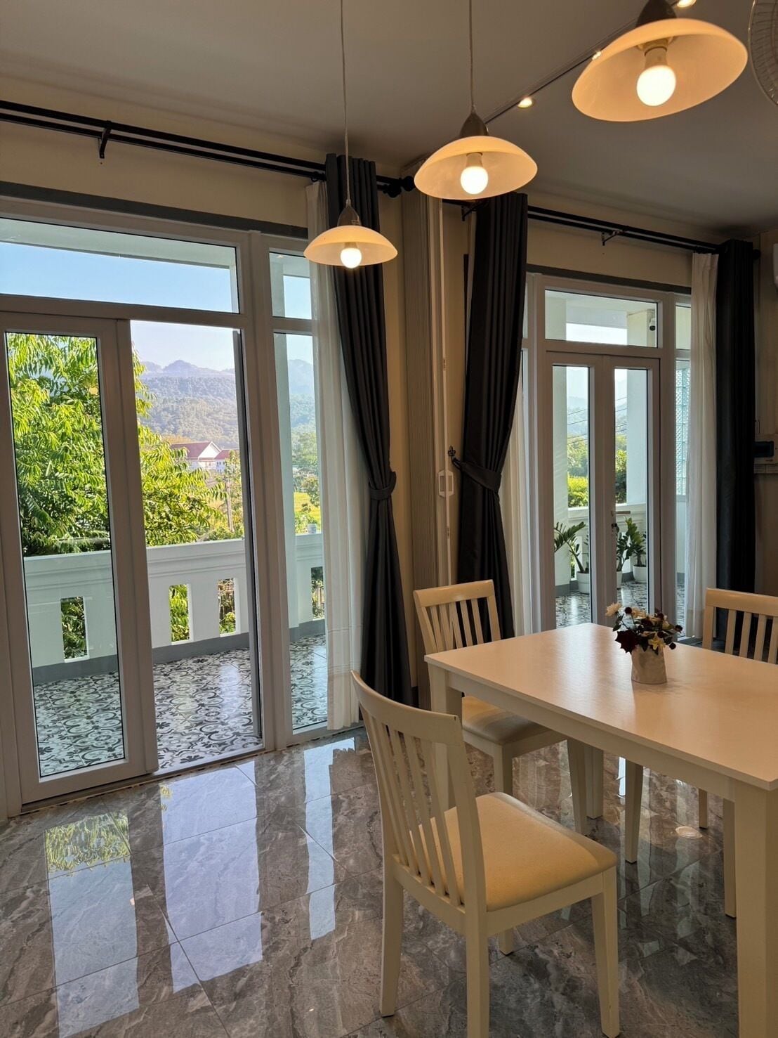 Tulips Room Mountain View | Vista del balcón