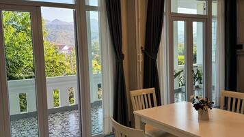 Tulips Room Mountain View | Vista del balcón