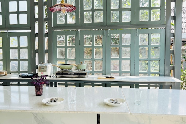 Fridge, stovetop, coffee/tea maker, electric kettle