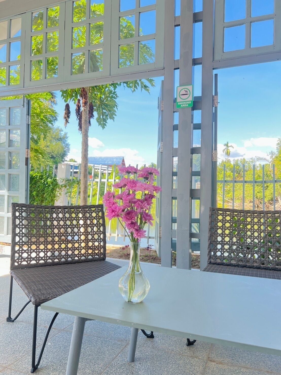 Tulips Room Mountain View | Private kitchen | Fridge, stovetop, coffee/tea maker, electric kettle