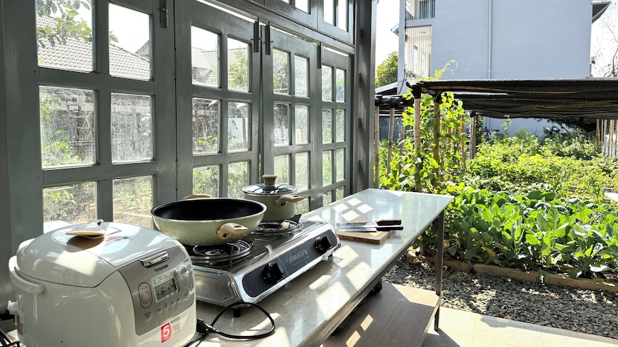 Garden House Rice Field and Mountain View