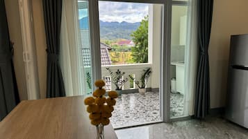 3 habitaciones, ropa de cama de alta calidad, cubrecamas y minibar