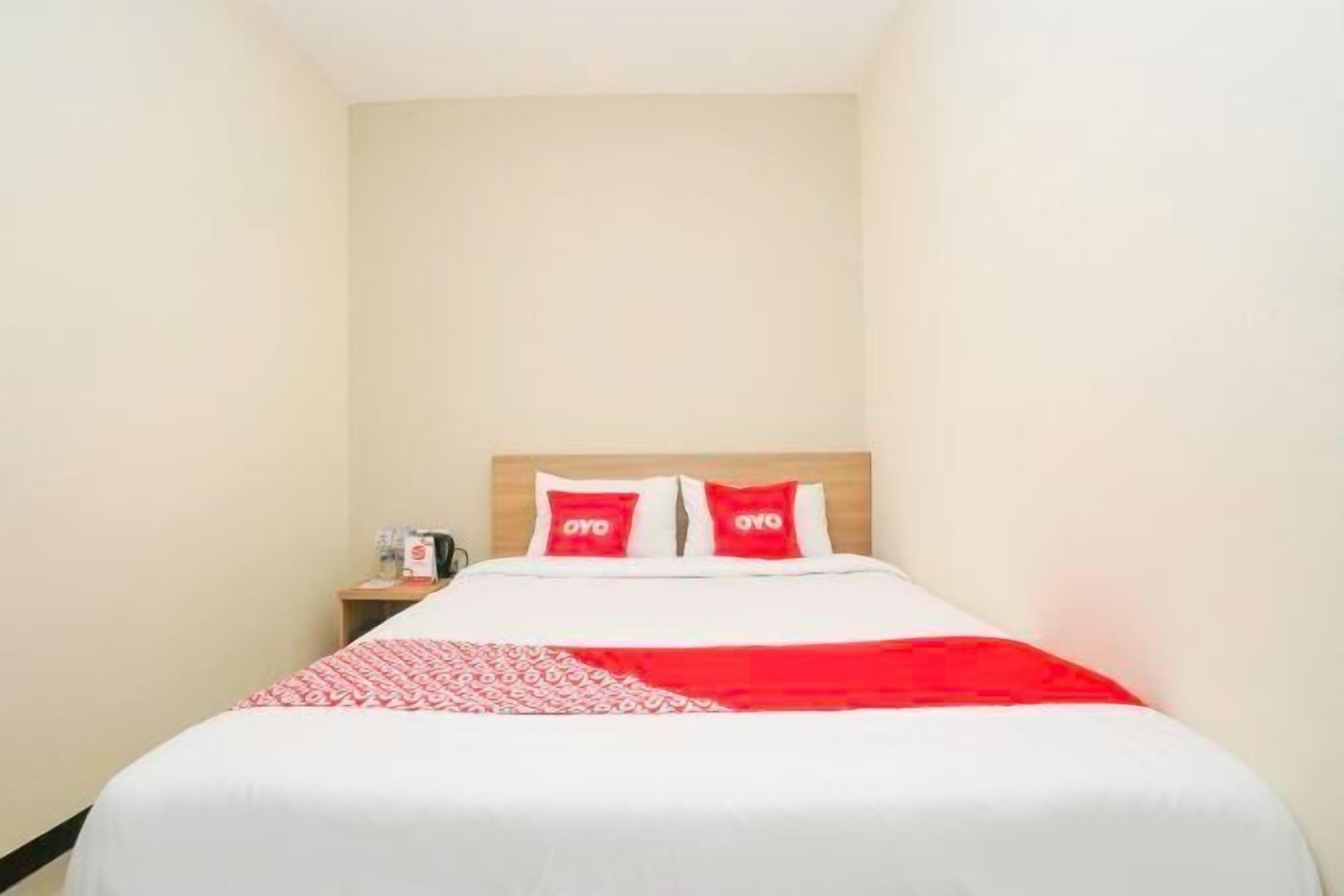 Premium bedding, soundproofing, free WiFi, bed sheets