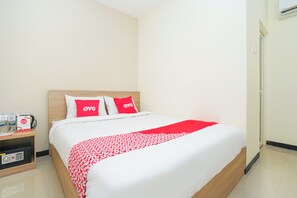 Deluxe Double Room | Premium bedding, soundproofing, free WiFi, bed sheets - Hotel O Rungkut Near Its Surabaya Formerly Ace Business Hotel (Surabaya)