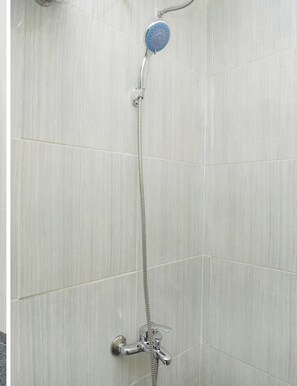 Deluxe Double Room | Bathroom | Shower, bidet, towels, soap - Hotel O Rungkut Near Its Surabaya Formerly Ace Business Hotel (Surabaya)