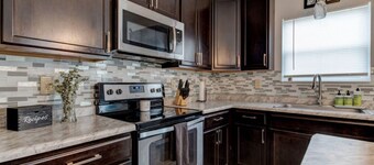 Charming 4-bedroom house with AC and WiFi in lovely Indianapolis