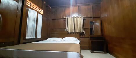 Free WiFi, bed sheets