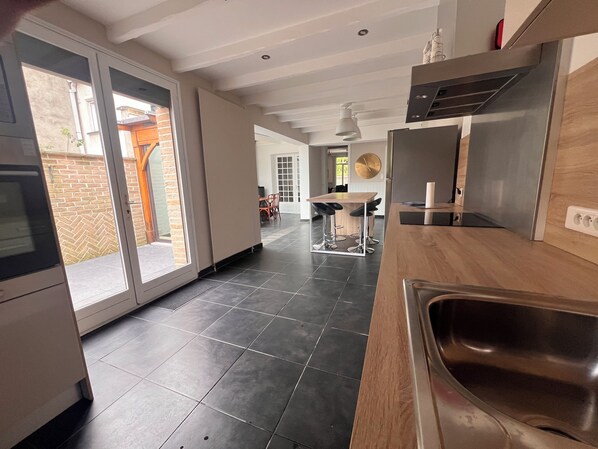 Microwave, oven, stovetop, dishwasher - Villa du casino in the heart of Malo les bains near beach Malo dike kursaal (Dunkerque)