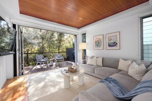 Smart TV, ping pong, offices