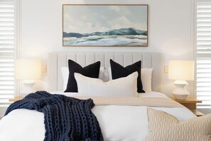 6 bedrooms, desk, iron/ironing board, free WiFi