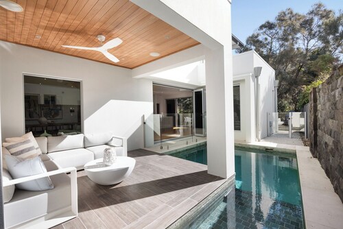 Surfside Villa - walk to the beach