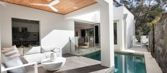 Surfside Villa - walk to the beach