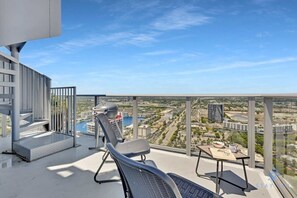 Luokittelematon kuva, 4 kautta 65, painike