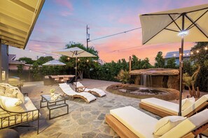 Terrace/patio - SolaNova Designer Retreat | Spa Pool & Movie Room (Scottsdale)
