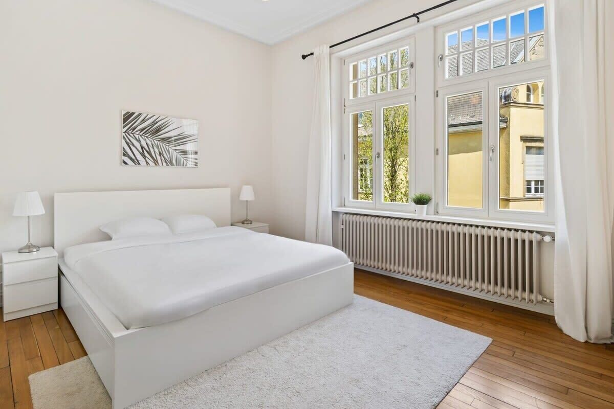 Desk, iron/ironing board, WiFi, bed sheets