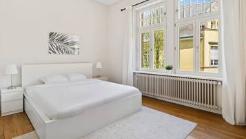 Desk, iron/ironing board, WiFi, bed sheets