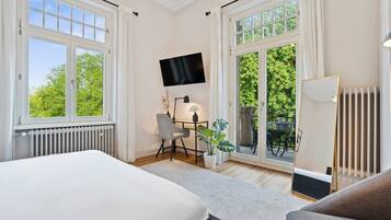 Bureau, fer et planche Ă repasser, Wi-Fi, draps fournis