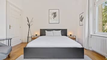 Bureau, fer et planche Ă repasser, Wi-Fi, draps fournis