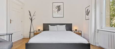 Bureau, fer et planche Ă repasser, Wi-Fi, literie fournie