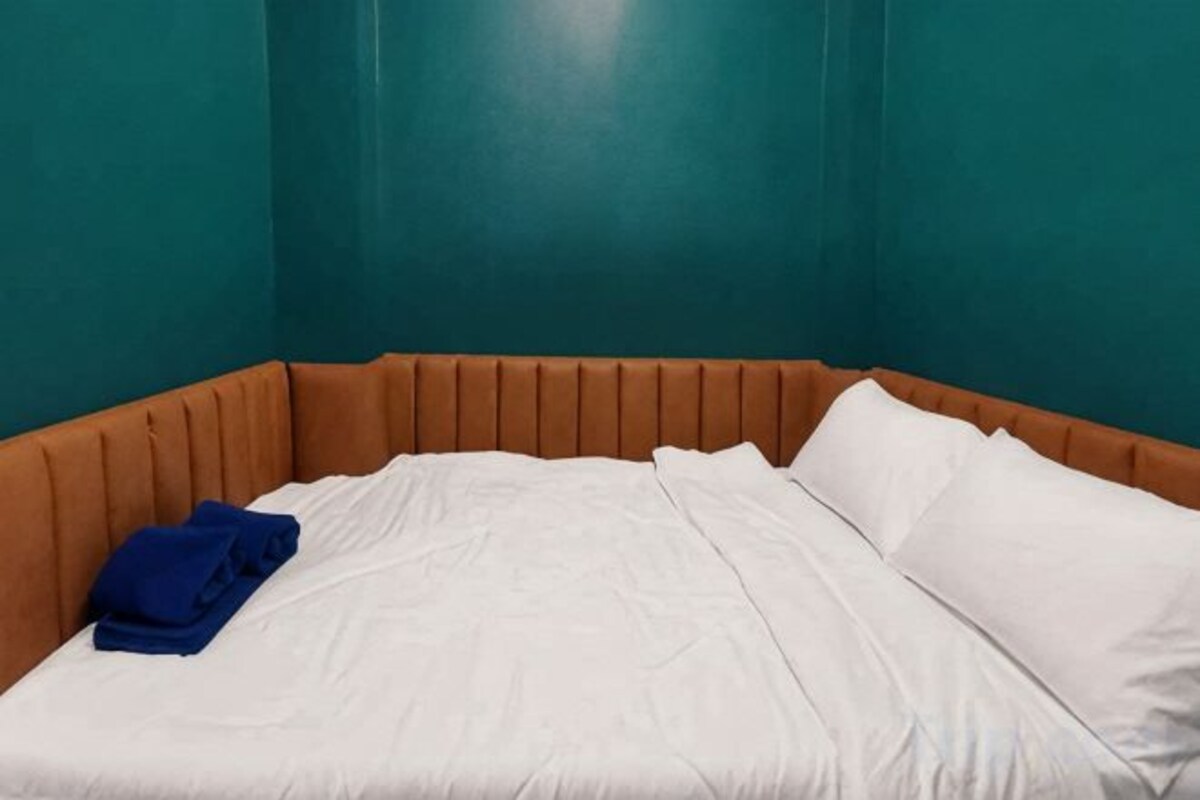 WiFi (free), bed sheets