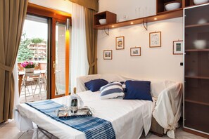 1 slaapkamer, een strijkplank/strijkijzer, wifi, beddengoed