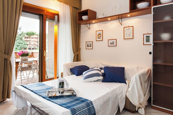 1 habitación, tabla de planchar con plancha, wifi y ropa de cama