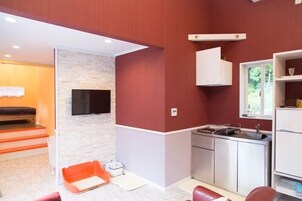 Quarto, várias camas, para não fumantes, banheiro privativo | Cozinha privada | Frigobar, micro-ondas, cooktop, chaleira elétrica