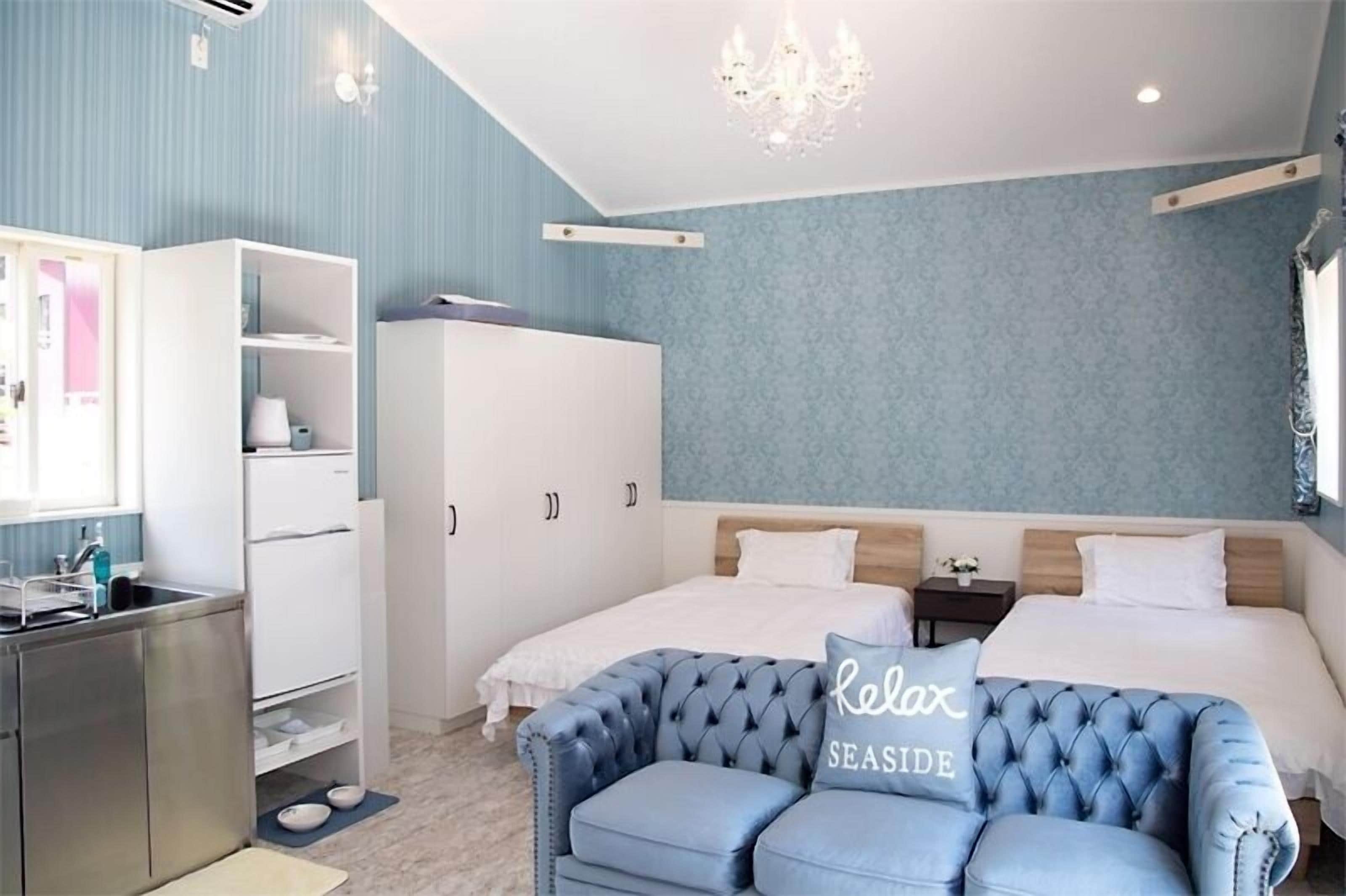 Room, Multiple Beds, Non Smoking, Private Bathroom | Living area | Flat-screen TV