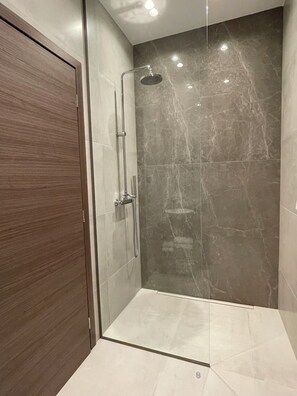 Studio | Bathroom | Shower, hair dryer, towels - Garden Suite, Beautiful Seaview & Close to Beach (Zakynthos)