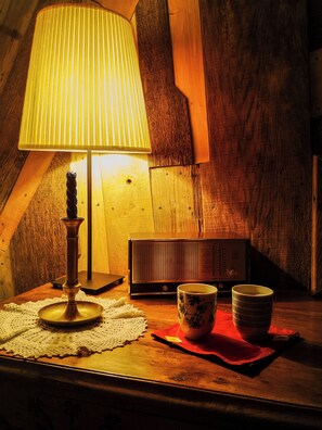 Studio Comfort | Dilengkapi dengan perabotan berbeda-beda dan meja kerja