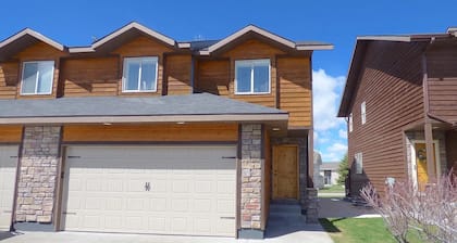 Inviting Family Townhome in Driggs, near Targhee